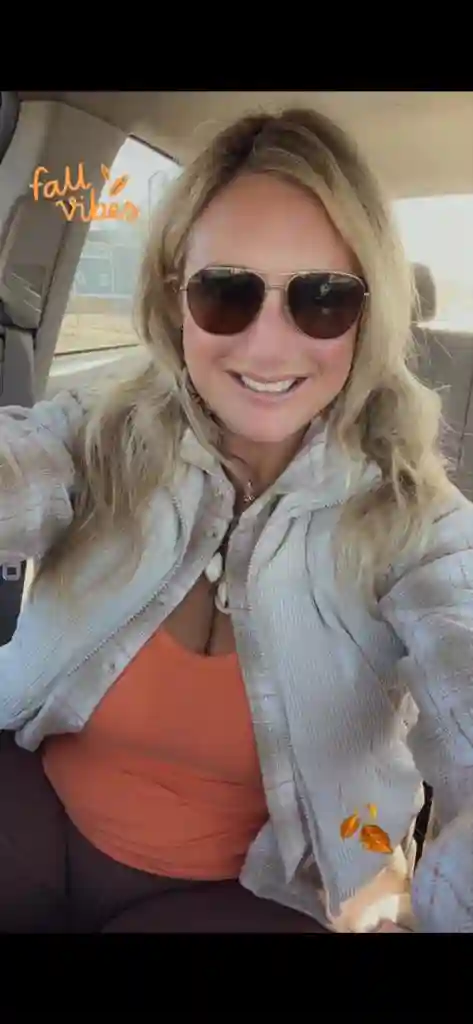 Looking for a room/female roomie :)