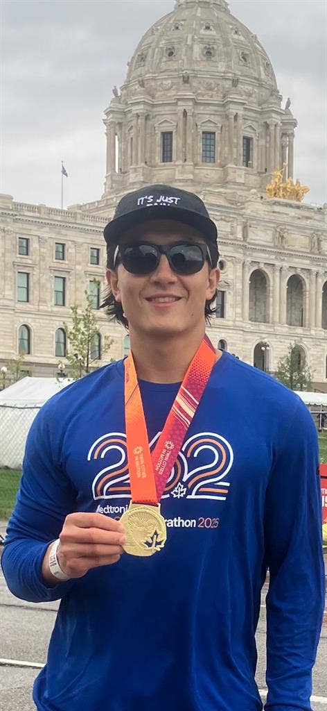 Looking
for apartment/roomates