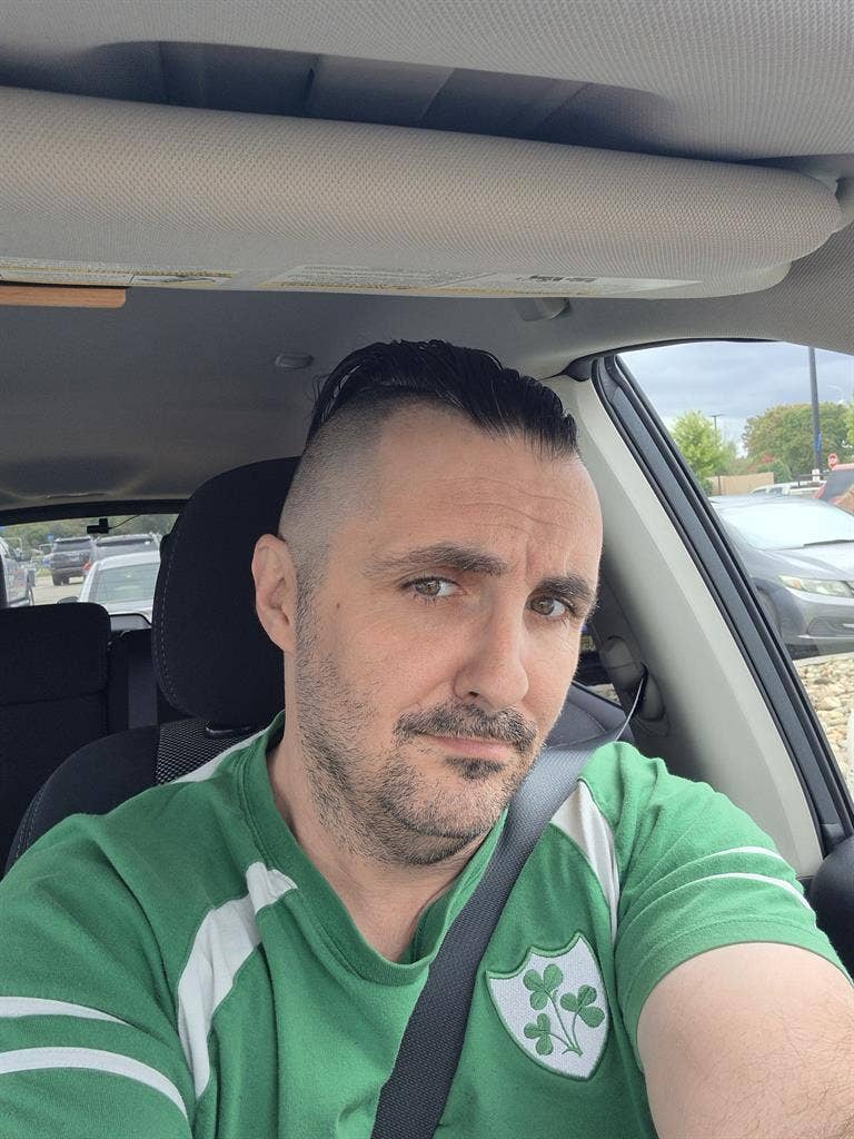 Professional male seeking room