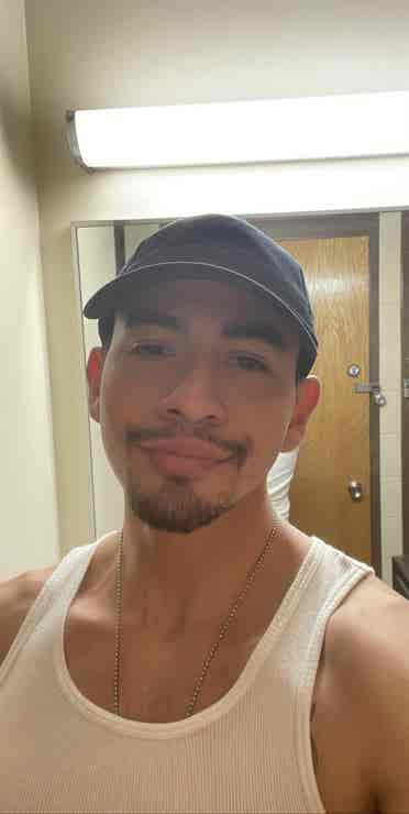 Looking for a roommate.

.