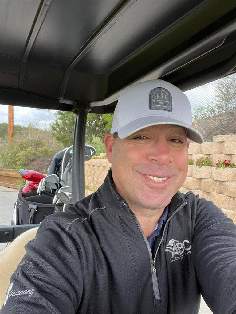 Hi I am middle aged professional:)