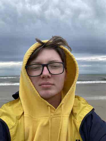 Looking for roommate