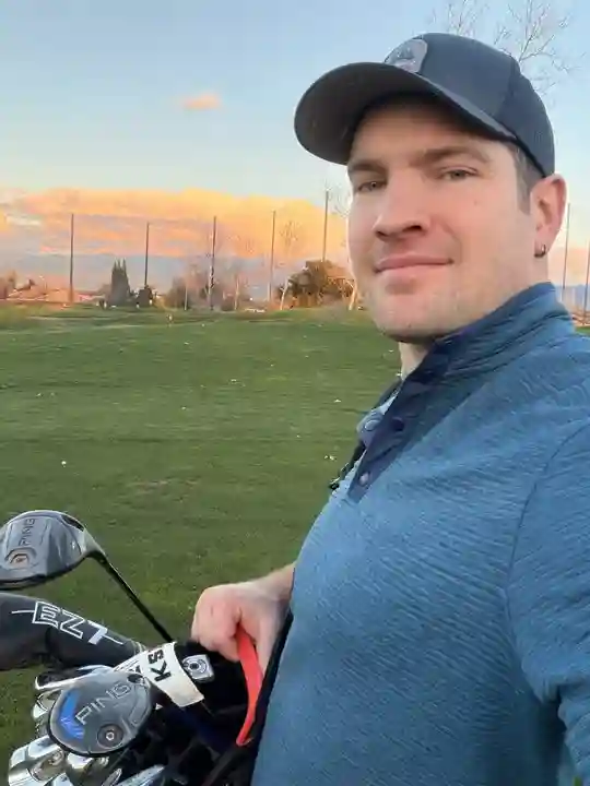 Single M, active, social, 33y/o.