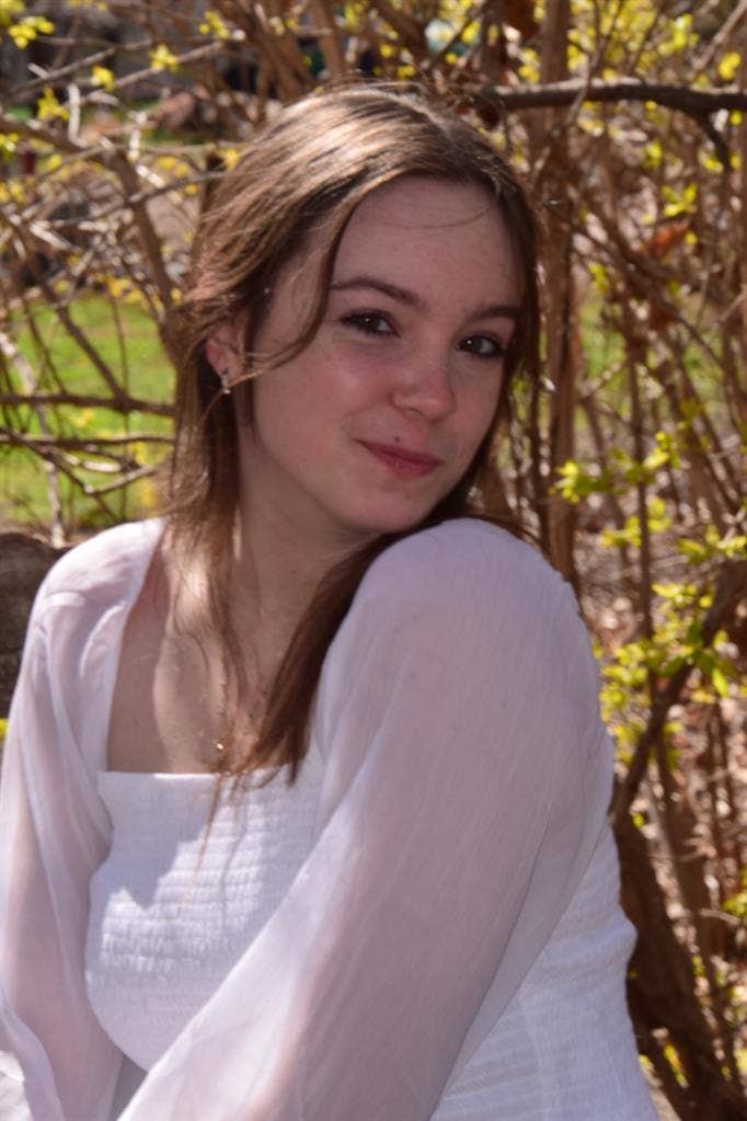 Looking to room with other girls!