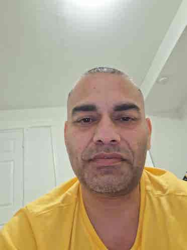 Hi I'm finding roommates women