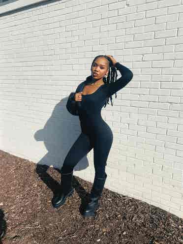 I’m Dajah looking for a roommate.