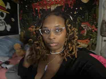 year 
old looking to roommate.