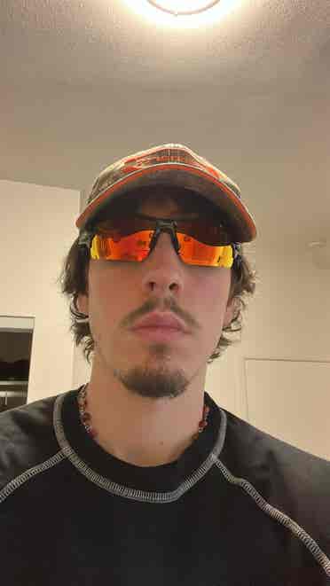 Looking for roommate