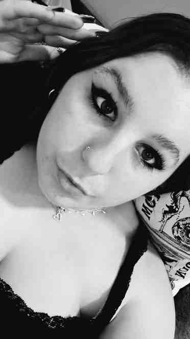 Room for rent/ team up with girls