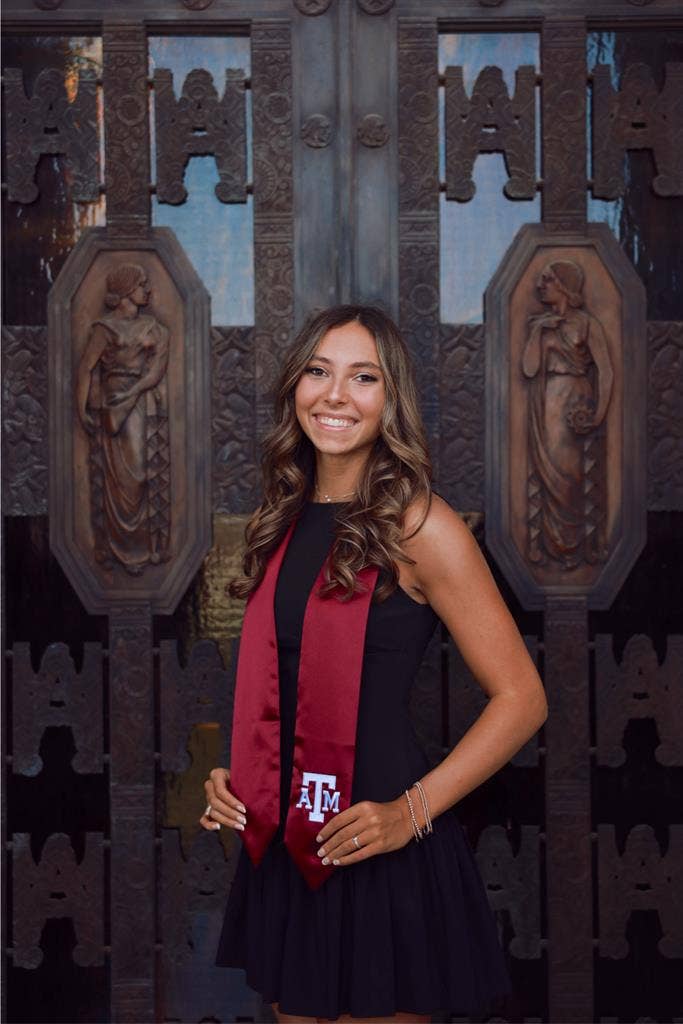 Looking for roommate in August