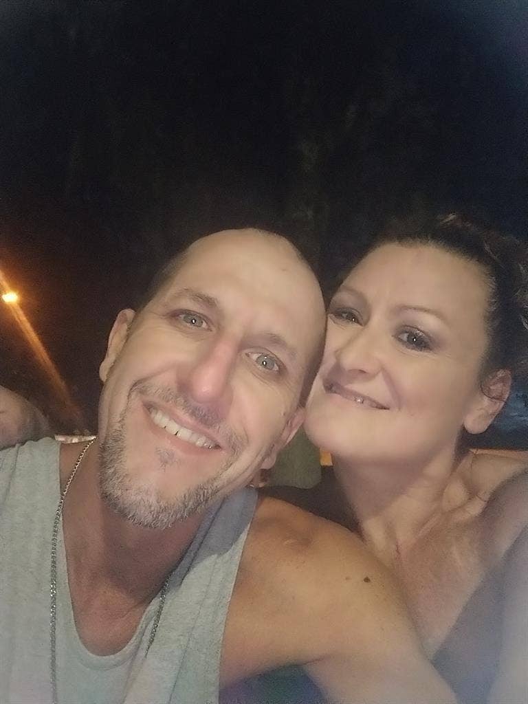 Couple Desperatly Seeking!!