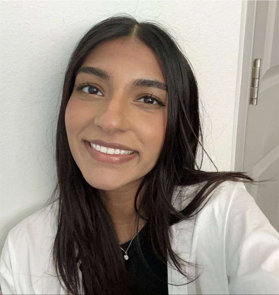 In need of a roomie for 6 months !