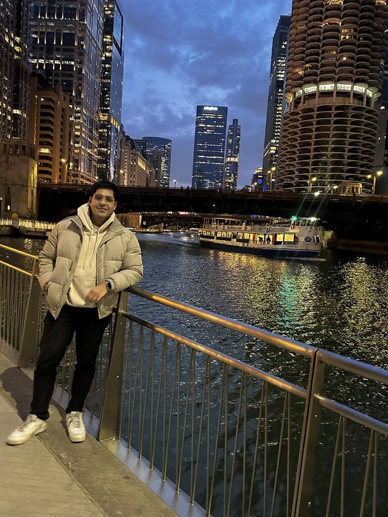 Looking for a roommate to lease!