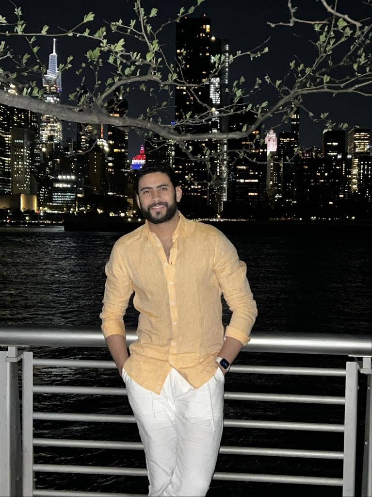 Need room at Astoria
Queens May-june