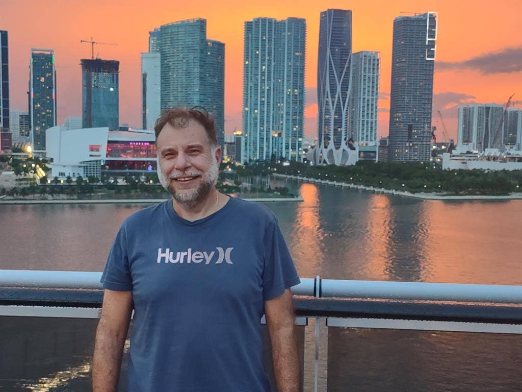 Looking to rent a room in Tampa .