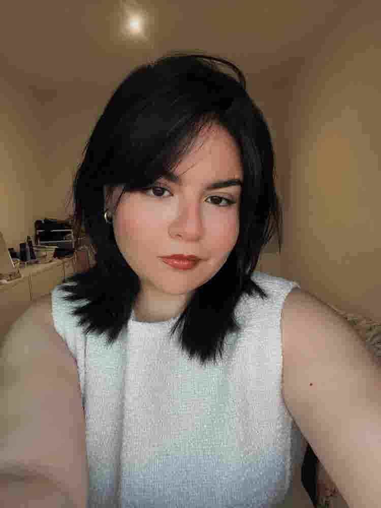 In search for a female roommate