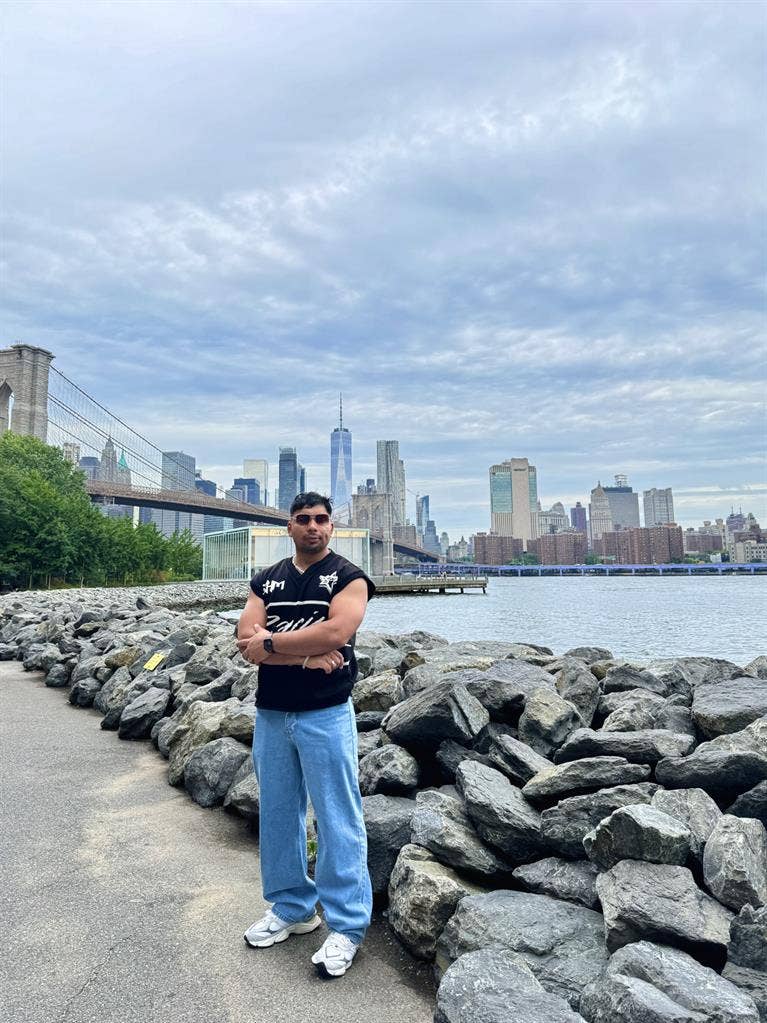 Looking for apartments or roomate