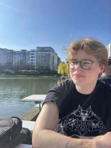 Looking for room in a wg or flat