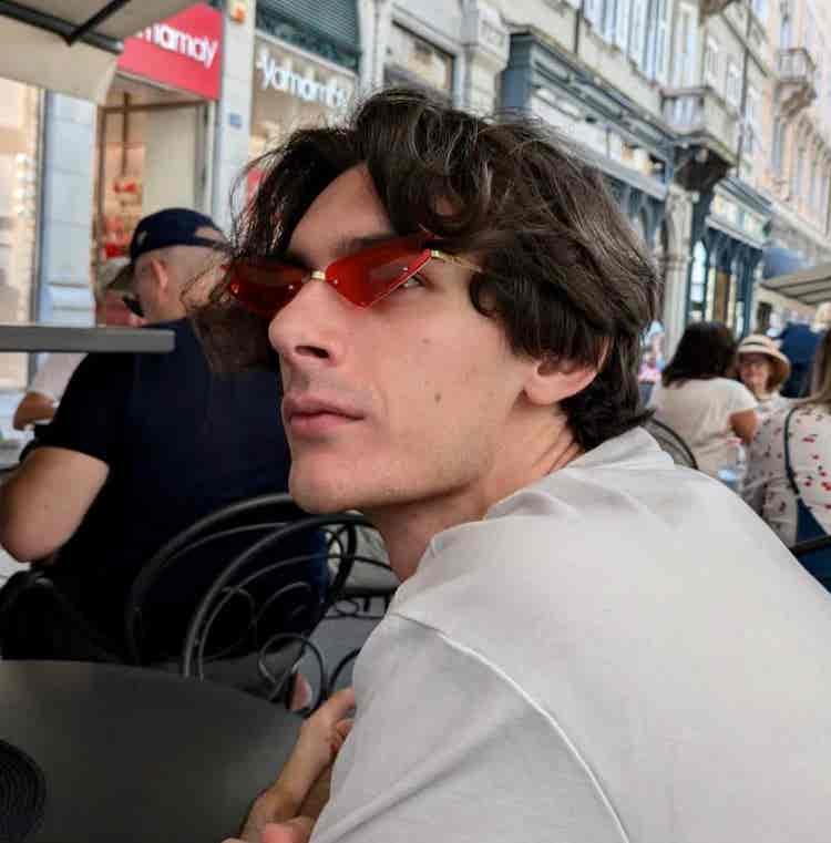 Simone