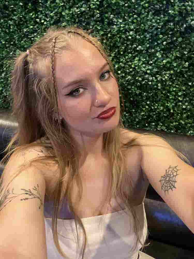 Hi! Looking for friendly roommates!