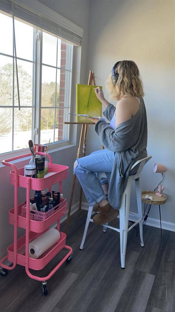 Female grad student roomies needed
