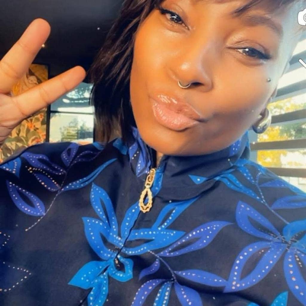 Professional woman seeking a room
