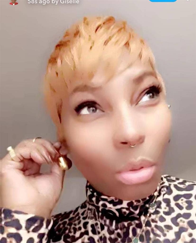Professional woman seeking a room