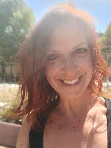 Émilie - French & friendly Woman 🌞