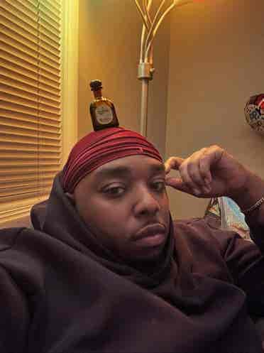 LOOKING FOR A SINGLE BED AND BATH