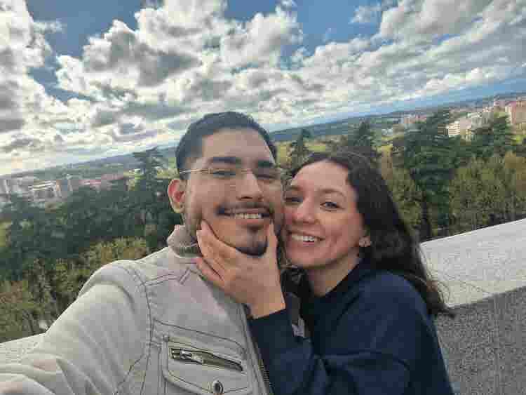 Busco habitación para pareja