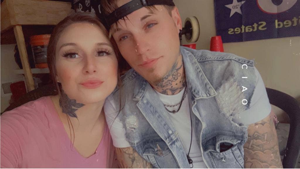 COUPLE needing temporary room!!