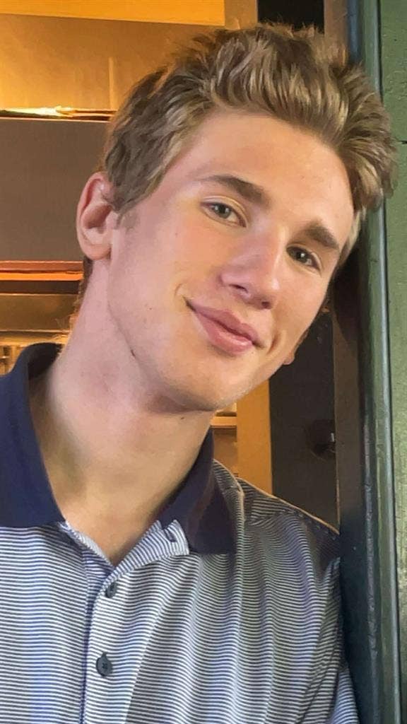 Looking for roommate for college