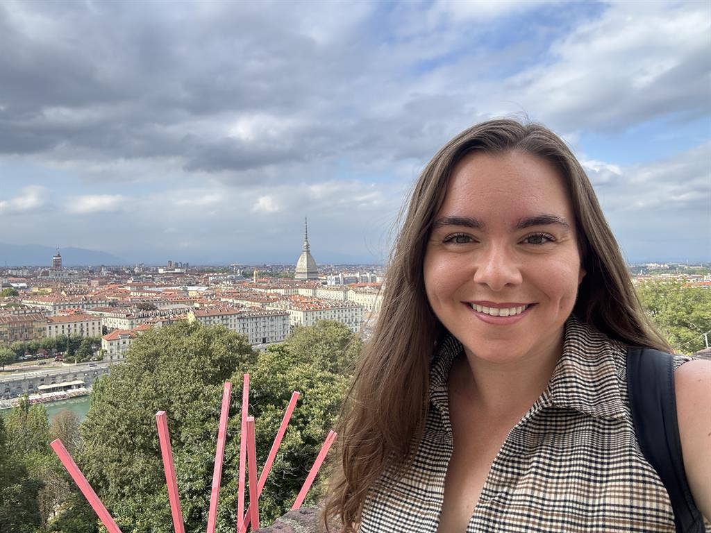 Looking to Rent with Female Roomie