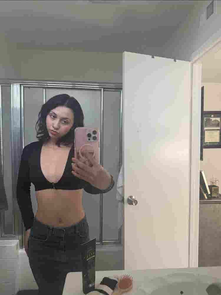 Looking for female roomie!