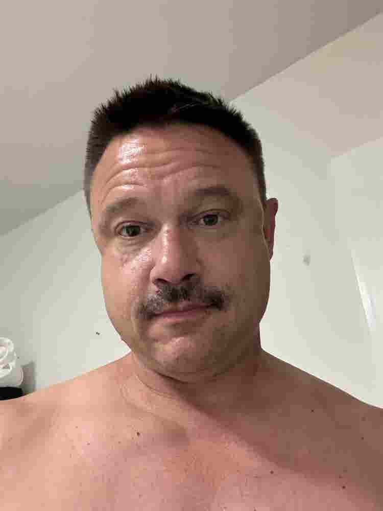 Looking 4 roommate