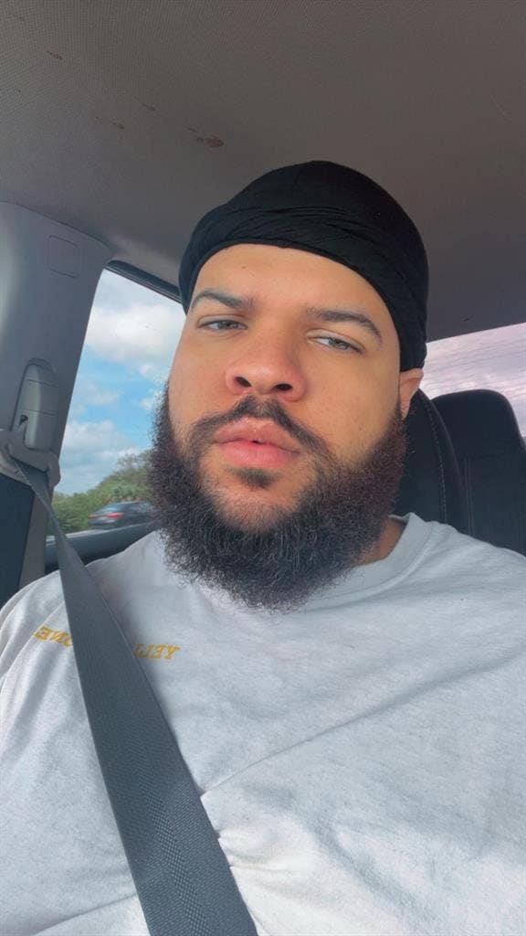 couple looking for a room/house