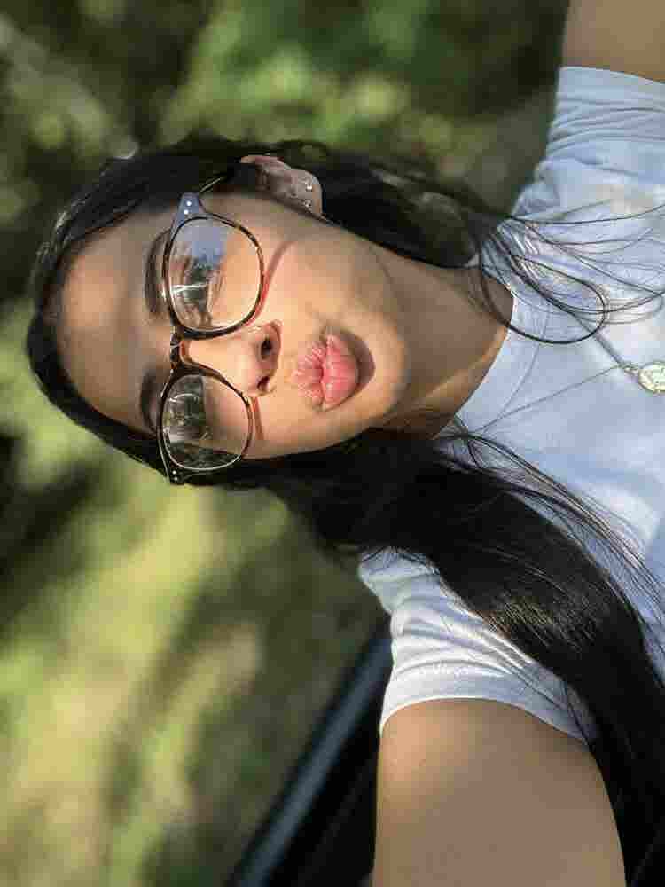 Ig: _estefaniya hit mederneedroomie