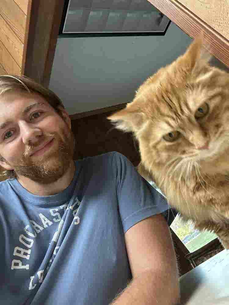 Male with Cat - Will cook!