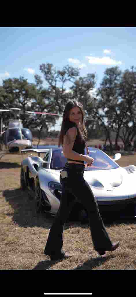 Looking for a roomie/ room