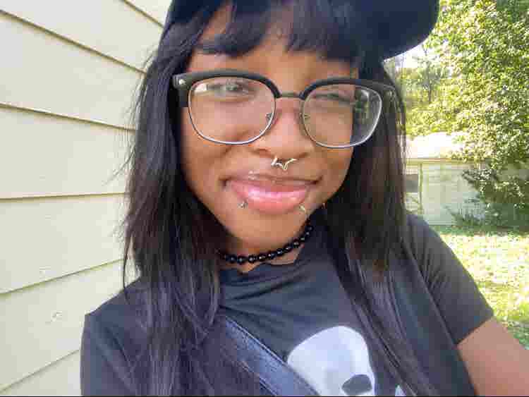 Looking for a roomate to split a 2b