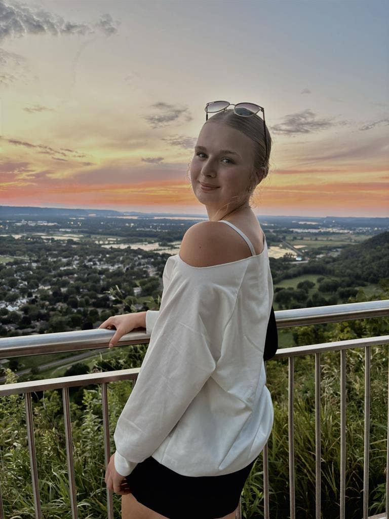 Looking for roommate/place to stay