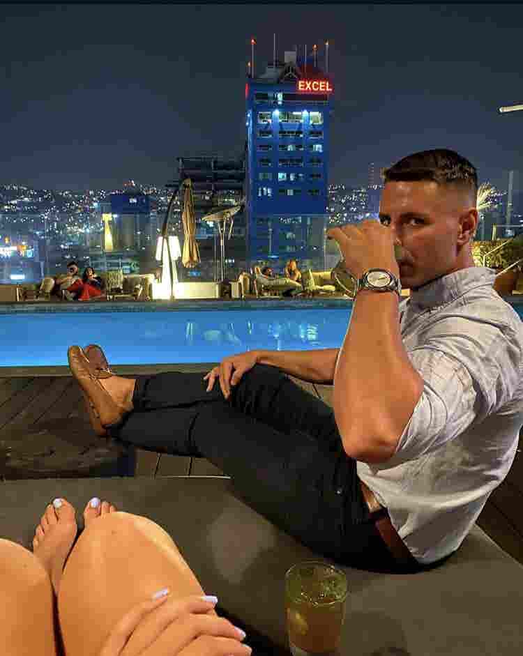 LOOKING FOR A ROOM IN SOHO OR CLOS
