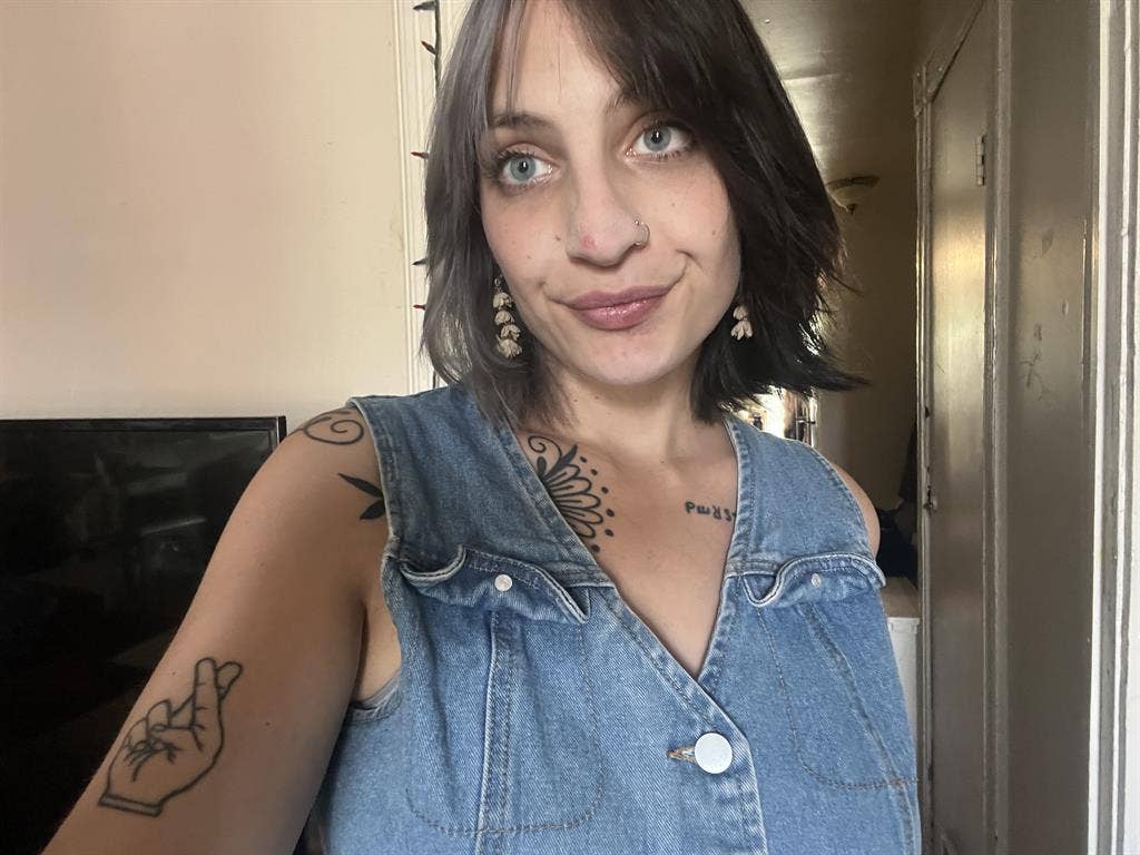 Easy going roommate + 2 cats