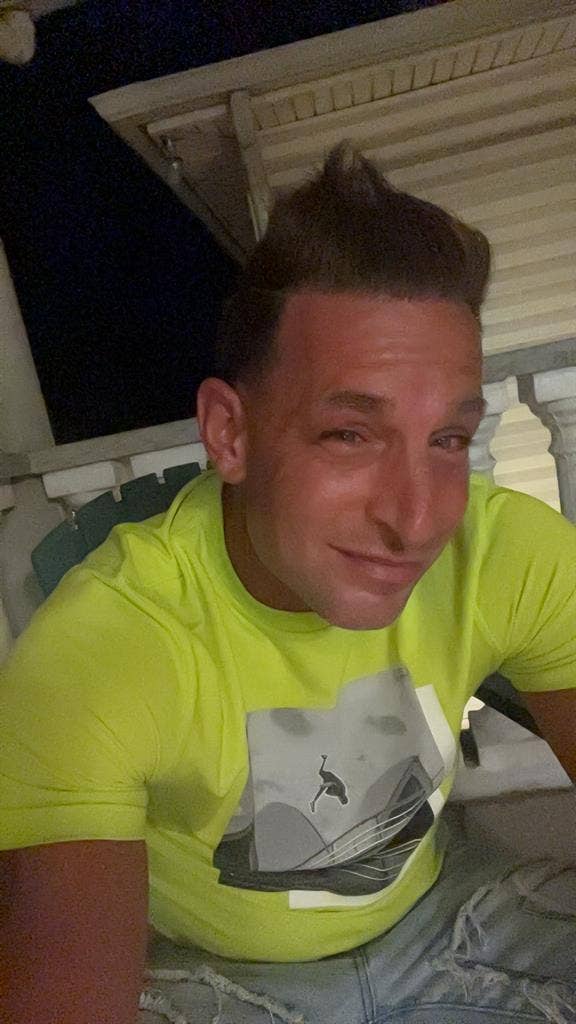 single male I work 2 jobs !