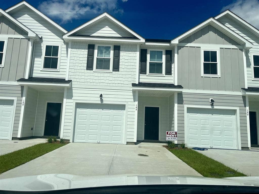 TOWNHOUSE FOR RENT