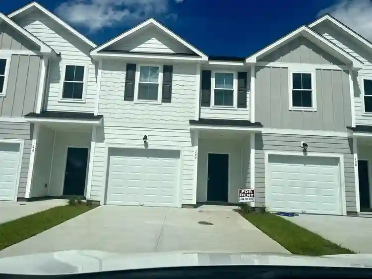 TOWNHOUSE FOR RENT