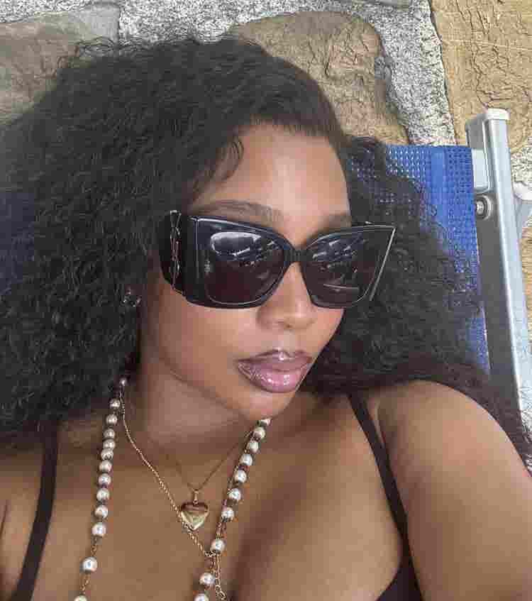 Single F, looking for a room