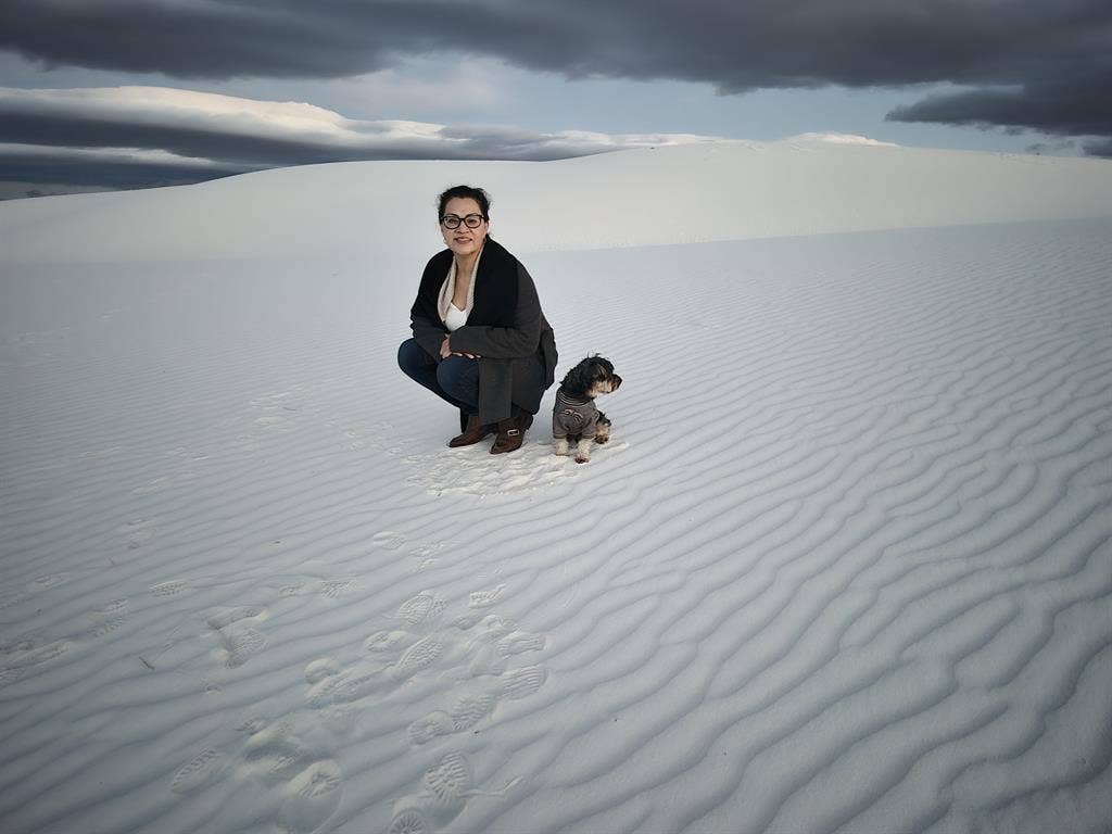 Professional woman looking for room