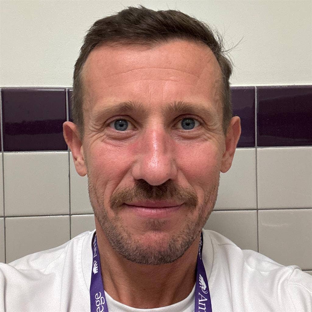 Looking for a room sharing.