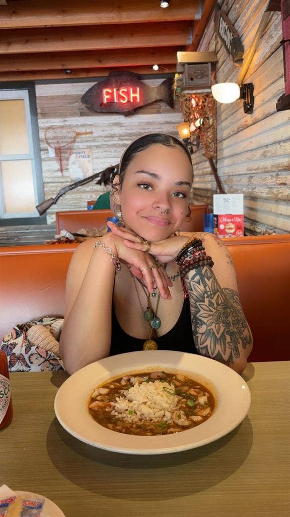 Looking to be a roommate :)